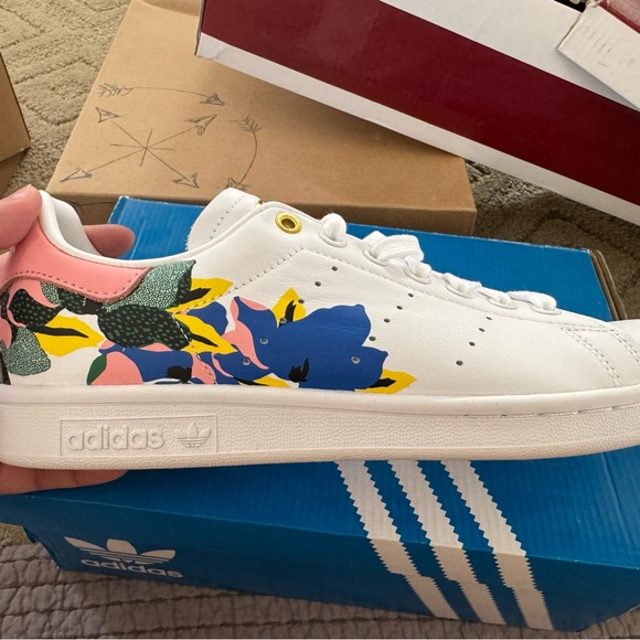 Adidas Stan Smith Floral Sneakers - Picture 2 of 9